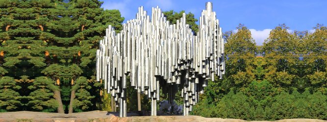 Trip Anti Stress Reisetipps - Sibelius Monument in Helsinki, Finnland. Wie stilisierte Orgelpfeifen, verblüfft die abstrakt kühne Optik dieser Skulptur und symbolisiert das kreative künstlerische Musikschaffen des weltberühmten finnischen Komponisten Jean Sibelius. Das imposante Denkmal liegt in einem wunderschönen Park. Der als „Johann Julius Christian Sibelius“ geborene Jean Sibelius ist für die Finnen eine äußerst wichtige Person und gilt als Ikone der finnischen Musik. Die bekanntesten Werke des freischaffenden Komponisten sind Symphonie 1-7, Kullervo und Violinkonzert. Unzählige Besucher aus nah und fern kommen in den Park, um eines der meistfotografierten Denkmäler Finnlands zu sehen.