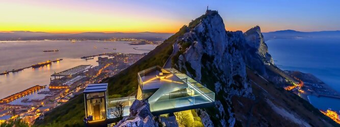 Trip Anti Stress Reisetipps - Ein ehemaliger militärischer Aussichtspunkt, der in eine hochmoderne Glasplattform und einen Gehweg umgewandelt wurde, der einen unvergleichlichen Blick über das Mittelmeer bietet. Ein ununterbrochener 360º-Panorama-Aussichtspunkt, der so spektakulär ist wie nirgendwo sonst auf der Welt. Betreten Sie die 360-Grad-Umgebung und bekommen Sie ein Gefühl für die Freiheit und die Heiterkeit, die Sie beim Skywalk erleben werden. Die Militärgeschichte Gibraltars während des Zweiten Weltkriegs veranschaulicht Gibraltars Position als britische Festung seit dem frühen 18. Während des Zweiten Weltkriegs spielte Gibraltar eine wichtige Rolle sowohl im Atlantic Theatre als auch im Mediterranean Theatre und kontrollierte praktisch den gesamten Seeverkehr in und aus dem Mittelmeer vom Atlantischen Ozean.
